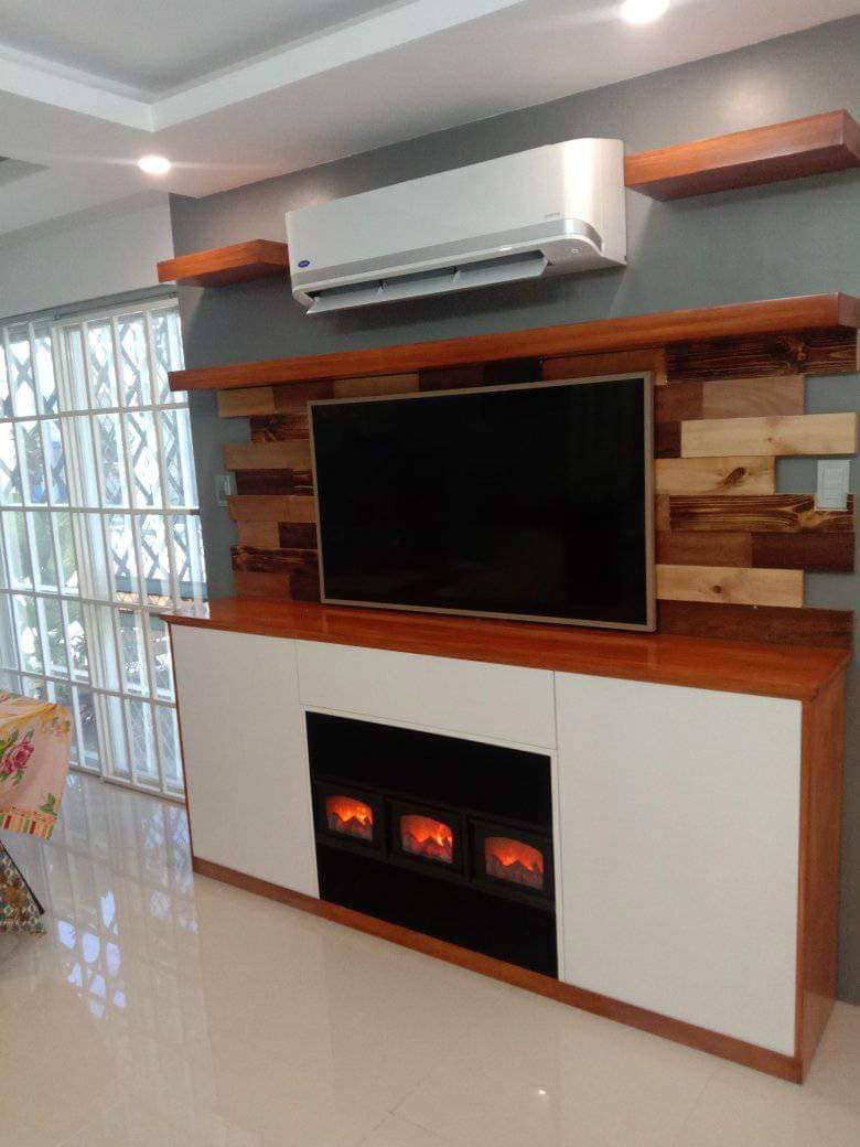Entertainment unit with wooden accents