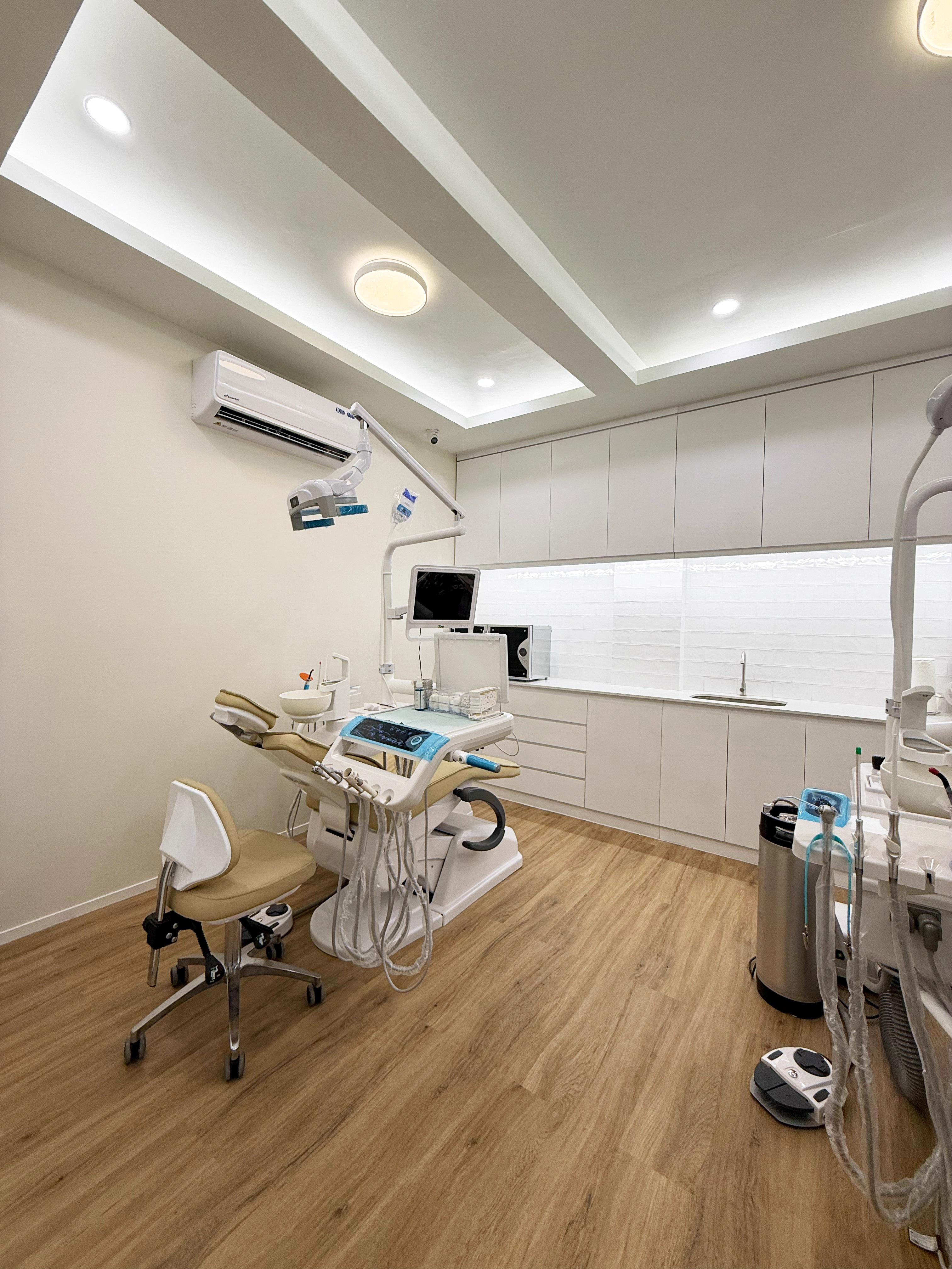 Latoza Dental Clinic, photograph 4